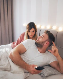 Vérifier, questionner, s’inquiéter constamment... Parfois, ce n’est pas un manque de confiance, mais une peur immense de perdre ceux qu’on aime.