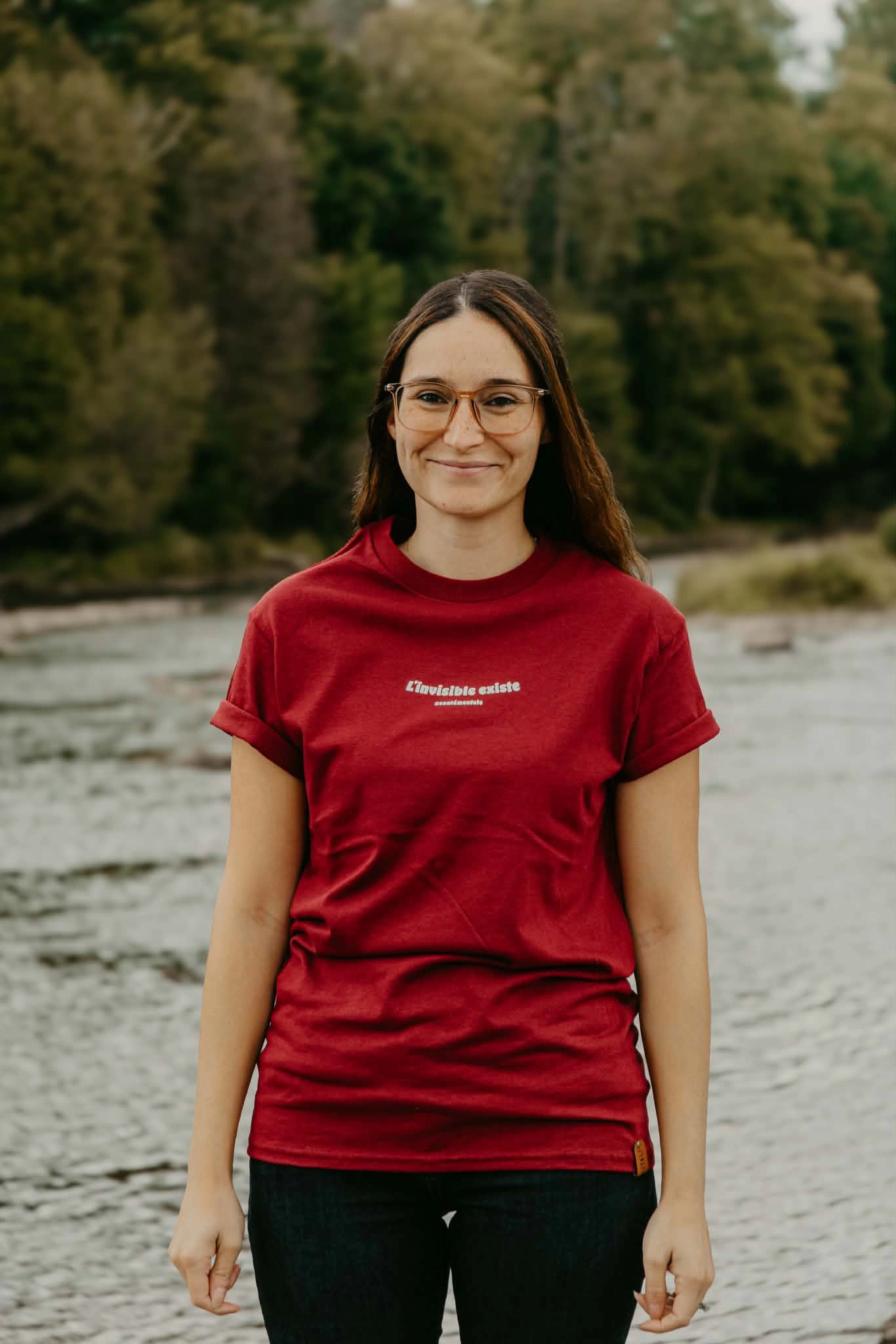 « L'invisible existe » - T-Shirt de la campagne de financement, Édition 2026 – Image 5