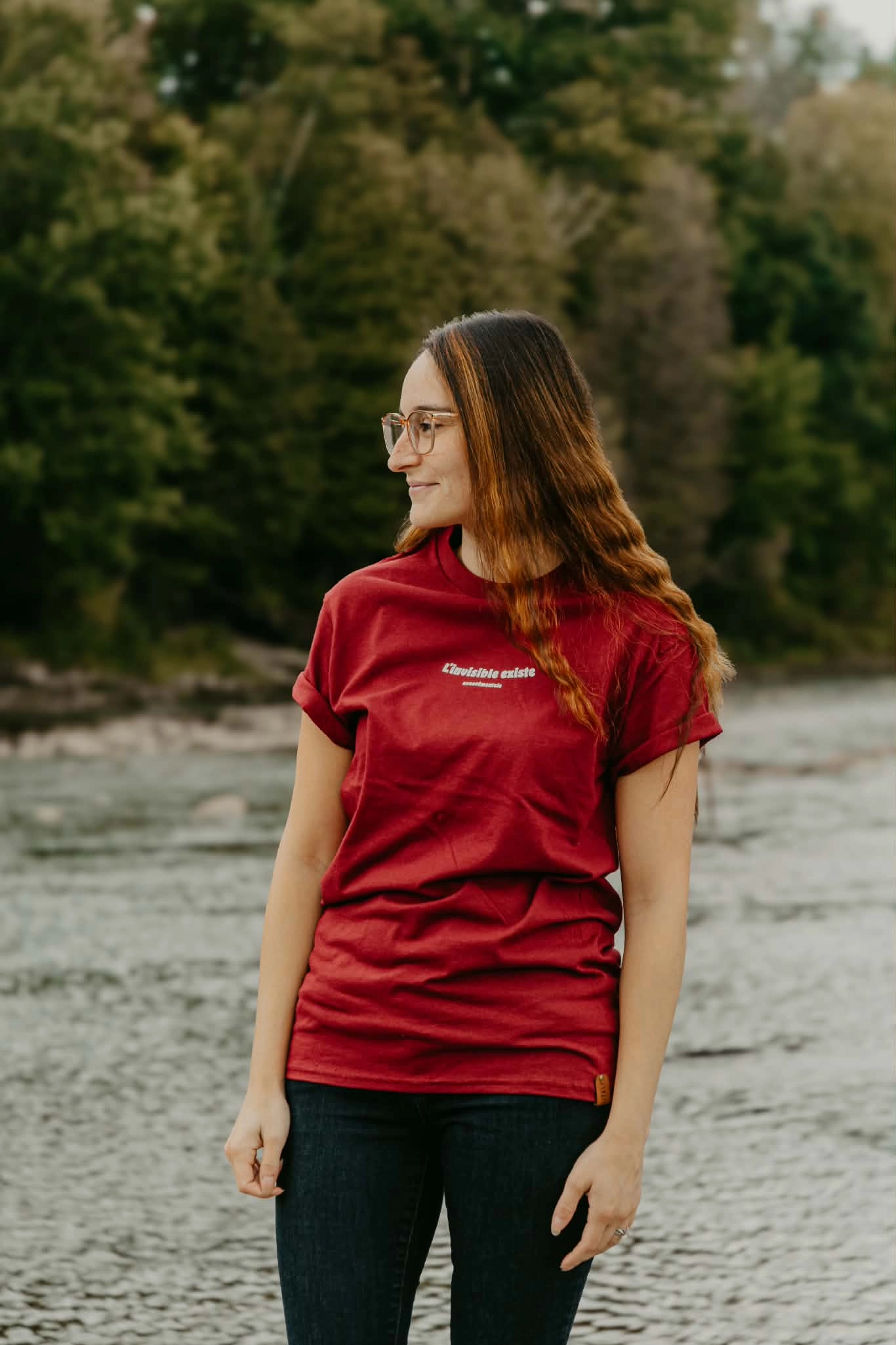 « L'invisible existe » - T-Shirt de la campagne de financement, Édition 2026 – Image 3